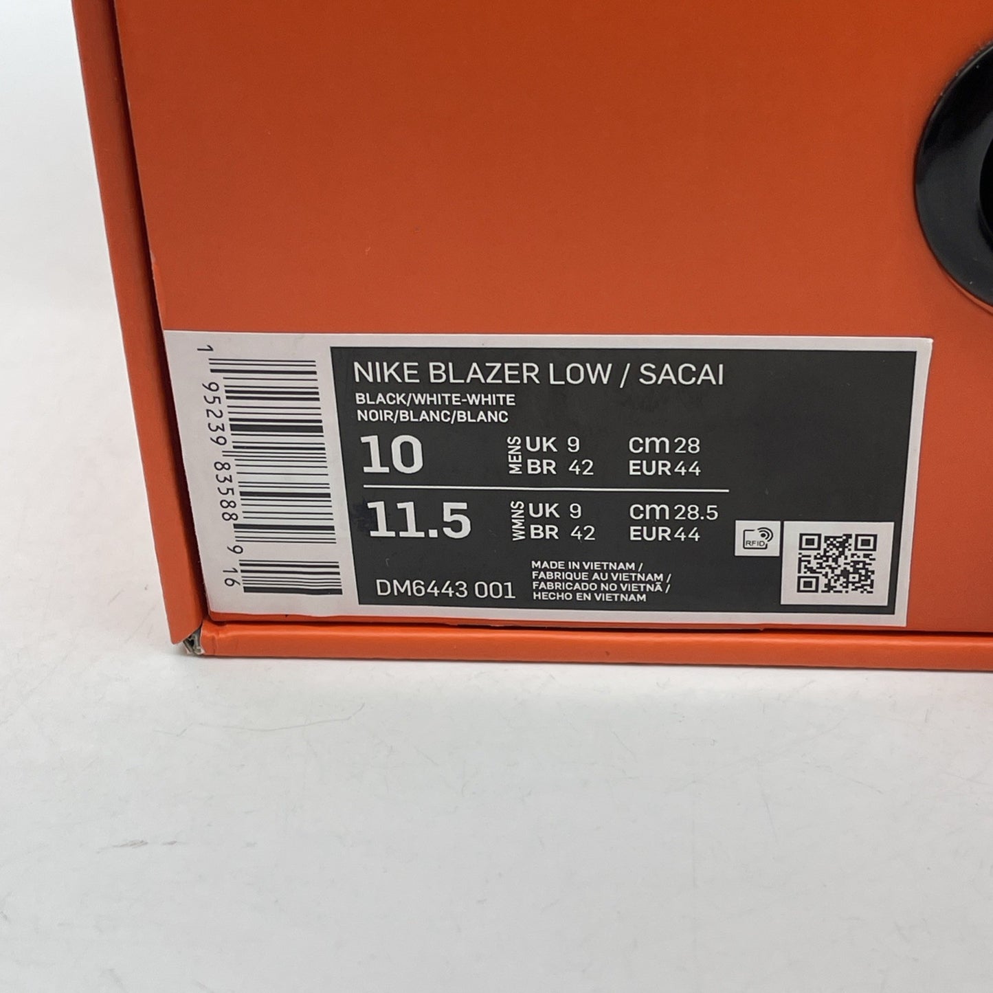 Size 10 - Nike sacai x Blazer Low Black Patent White Leather (DM6443-001)