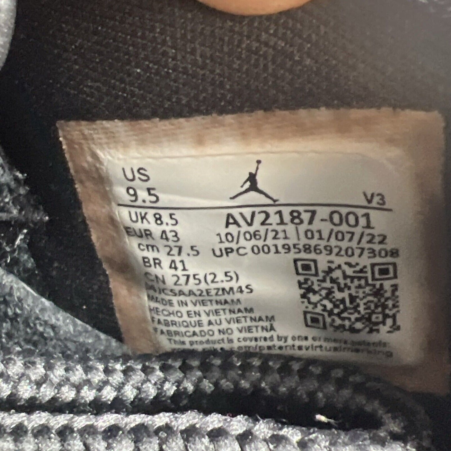Size 9.5 - Air Jordan 11 Retro Low 72-10 (AV2187-001)