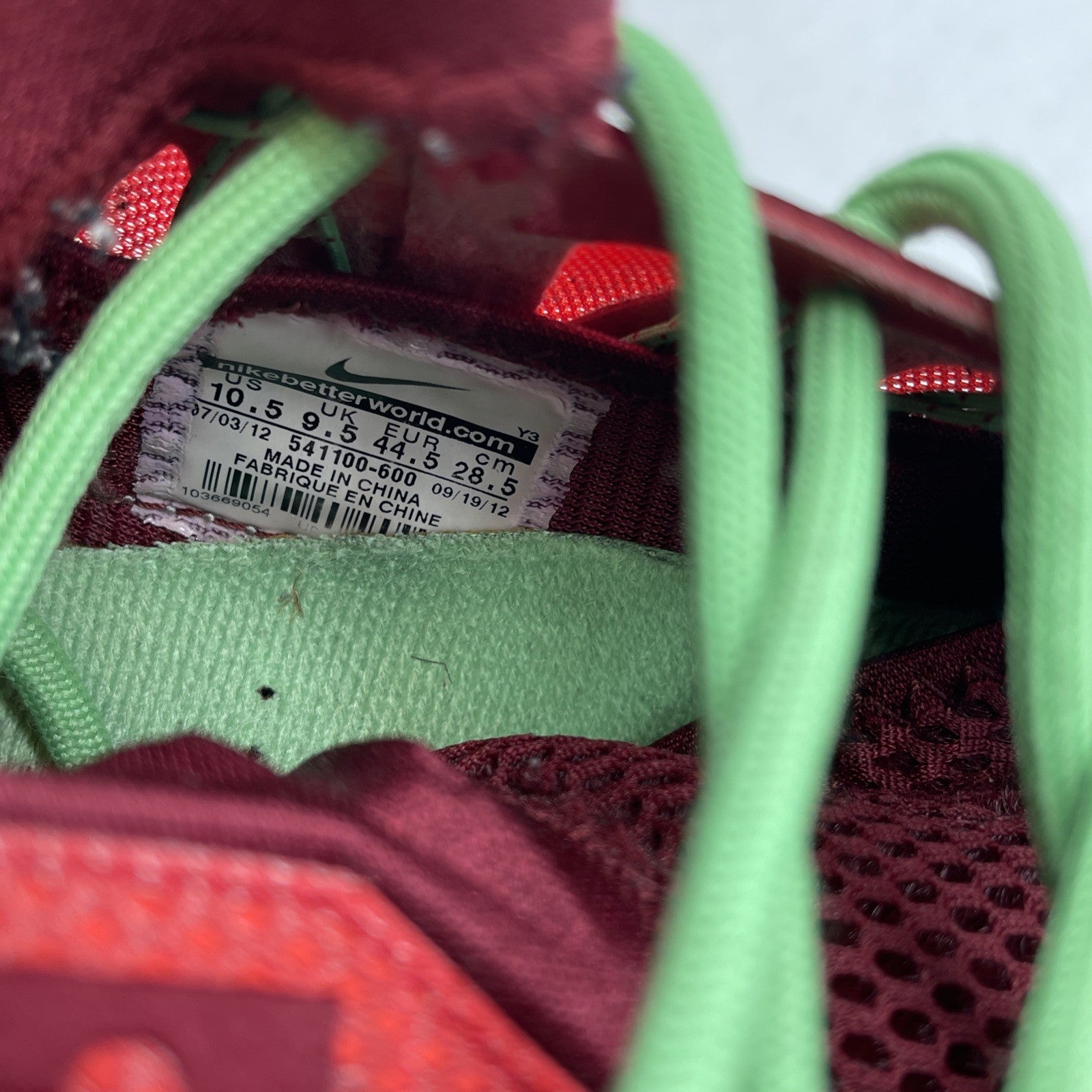 Size 10.5 - Nike LeBron 10 Christmas (541100-600)