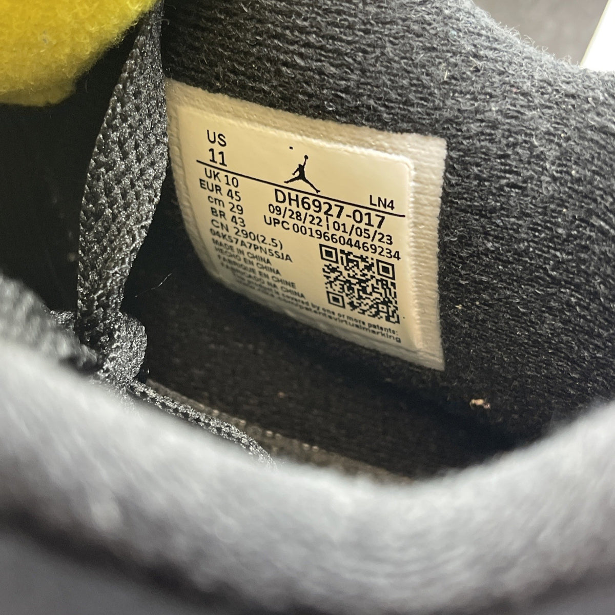 Size 11 - Air Jordan 4 Retro Mid Thunder (DH6926-017)