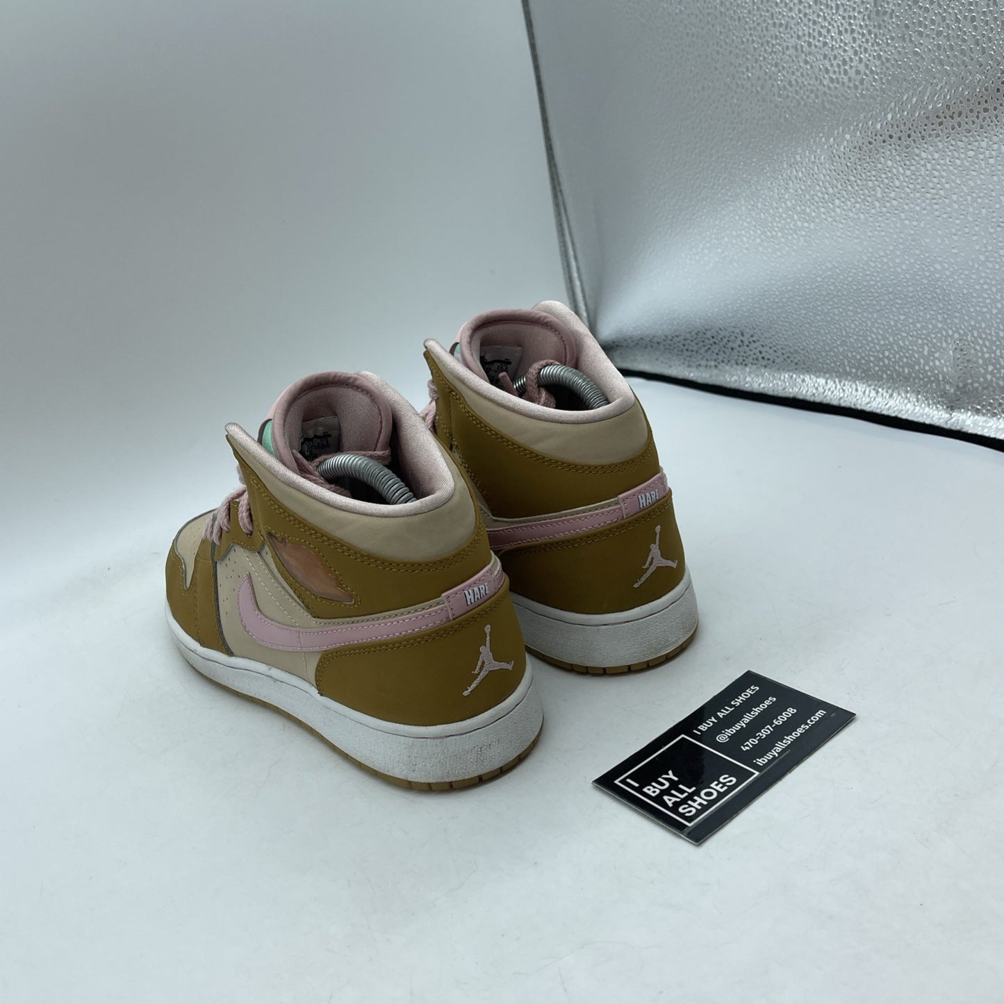 Size 6.5Y (GS) - Jordan 1 Mid Lola Bunny Brown Pink Suede Leather (724072-730)