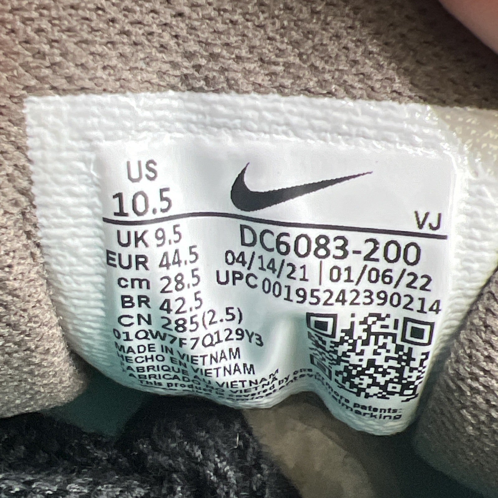 Size 10.5 - Nike Air Max 90 NRG Ridgerock Turbo Green Athletic Shoes DC6083-200