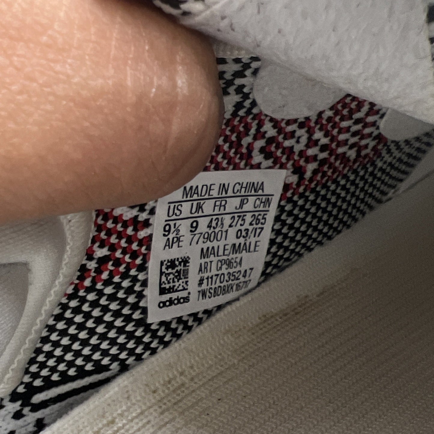 Size 9.5 - adidas Yeezy Boost 350 V2 Low Zebra (CP9654)