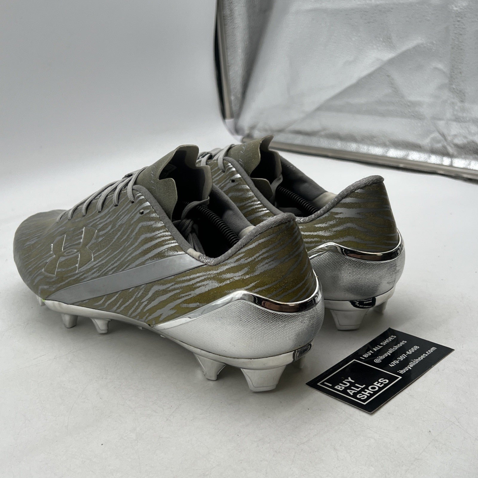 Size 14 - Under Armour UA Spotlight Silver Football Cleats Spikes (1280533-210)