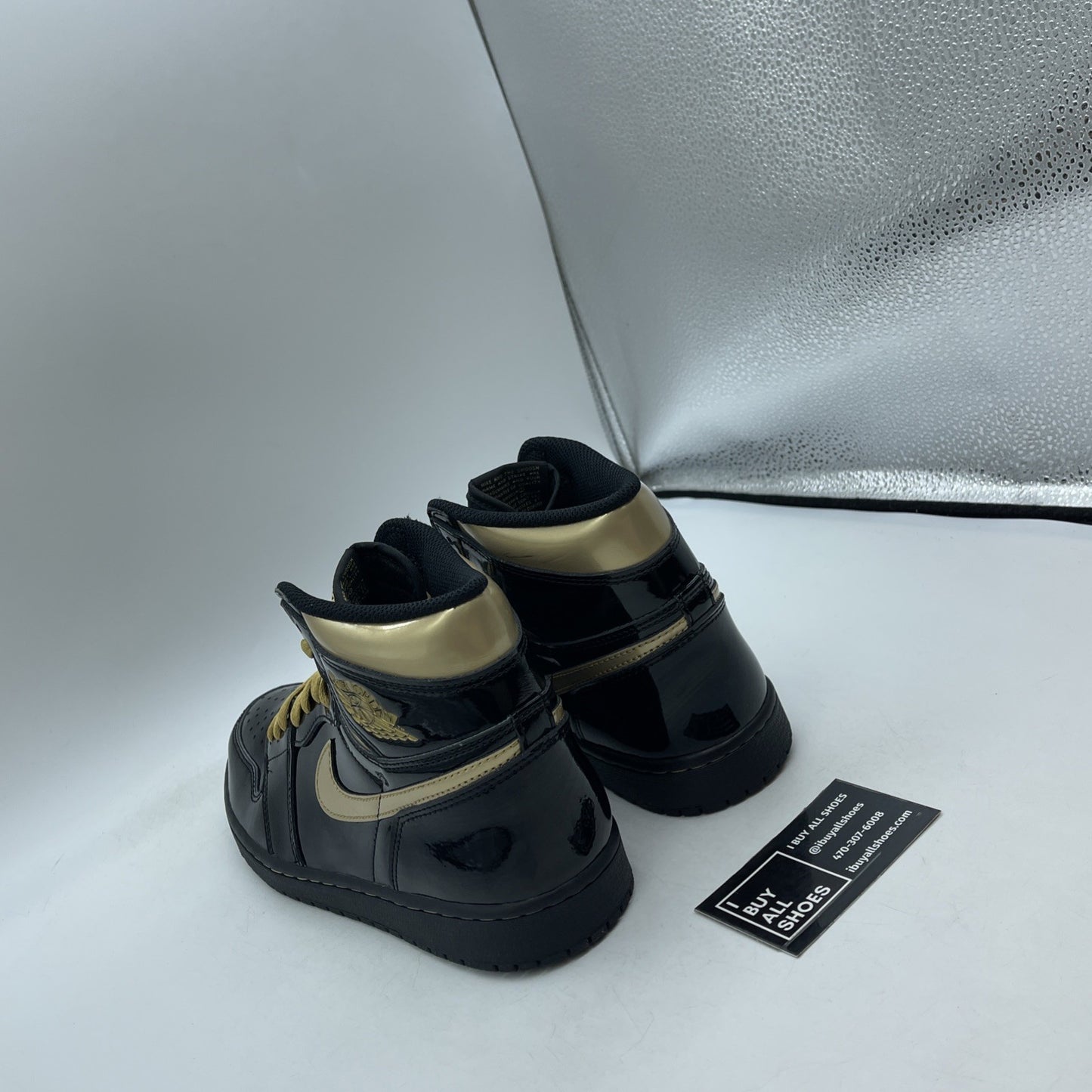Size 9 - Air Jordan 1 Black Metallic Gold 2020 (555088-032)