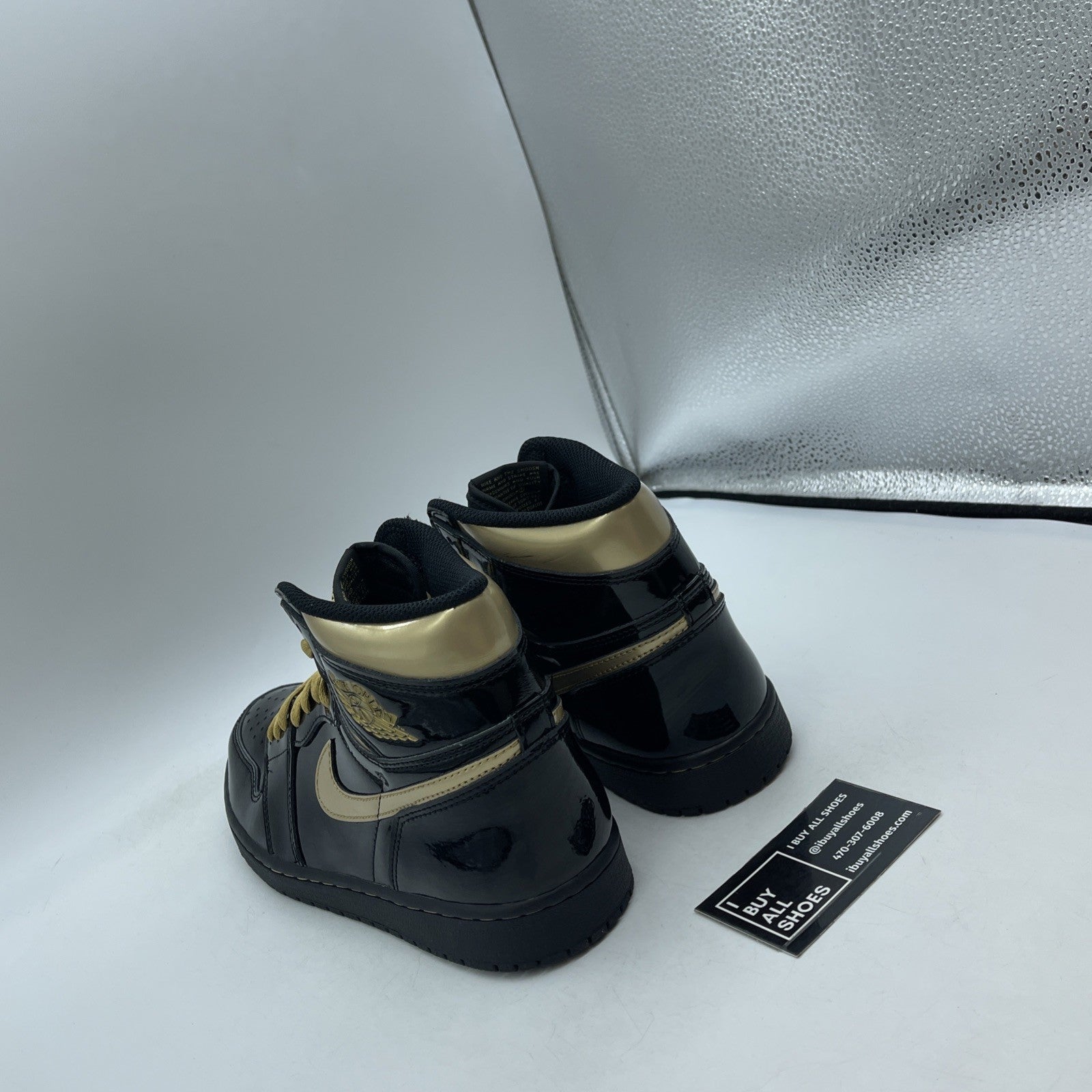 Size 9 - Air Jordan 1 Black Metallic Gold 2020 (555088-032)