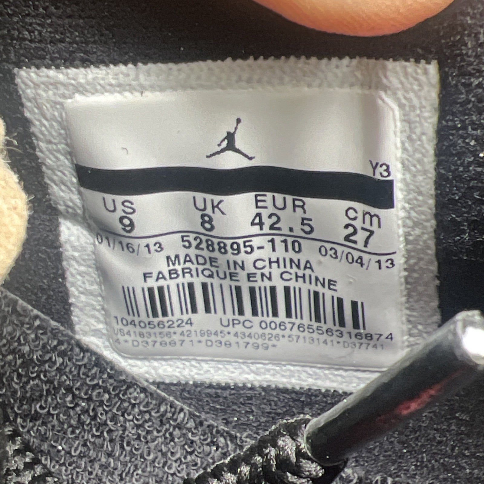Size 9 - Air Jordan 11 Retro Low Tuxedo (528895-110)