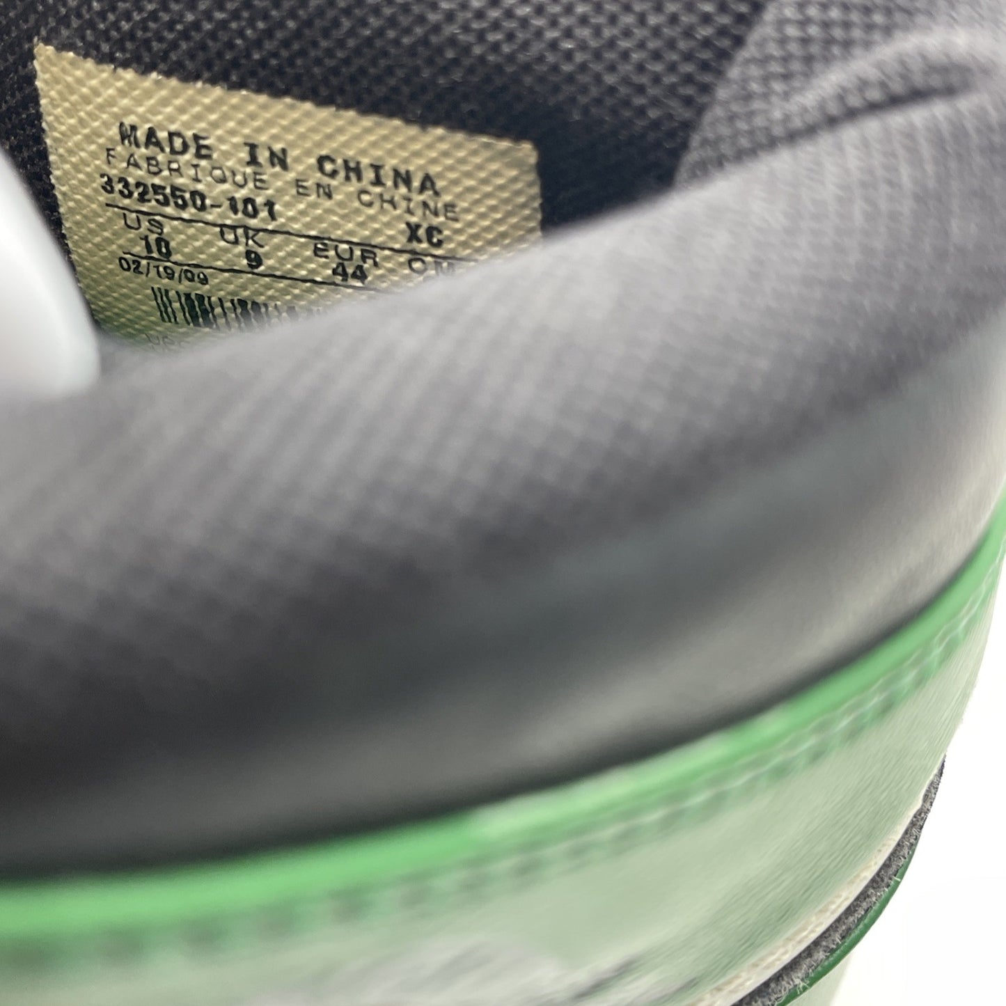 Size 10 - Air Jordan 1 Retro High Boston Celtics (332550-101)