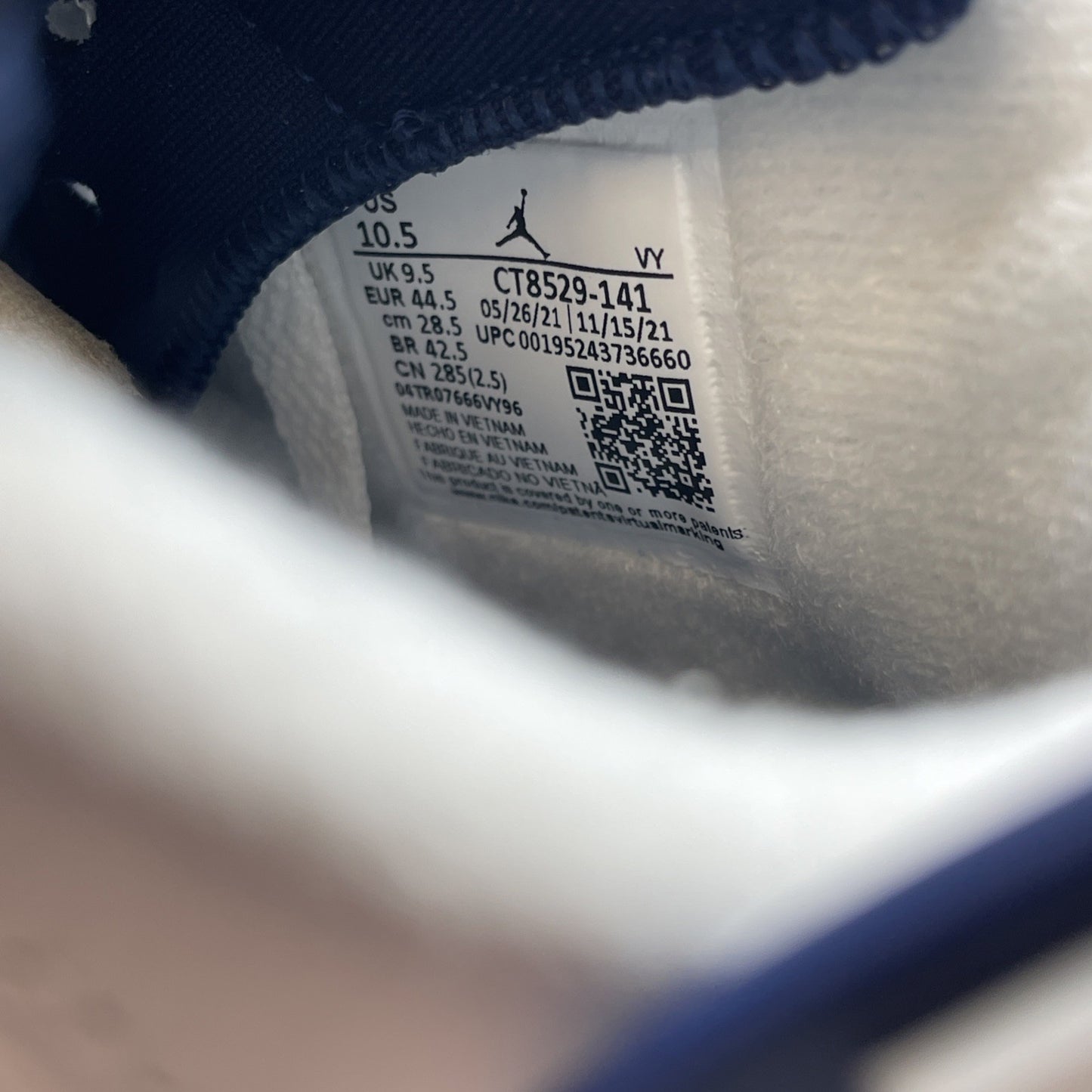Size 10.5 - Air Jordan 6 Retro Midnight Navy (CT8529-141)