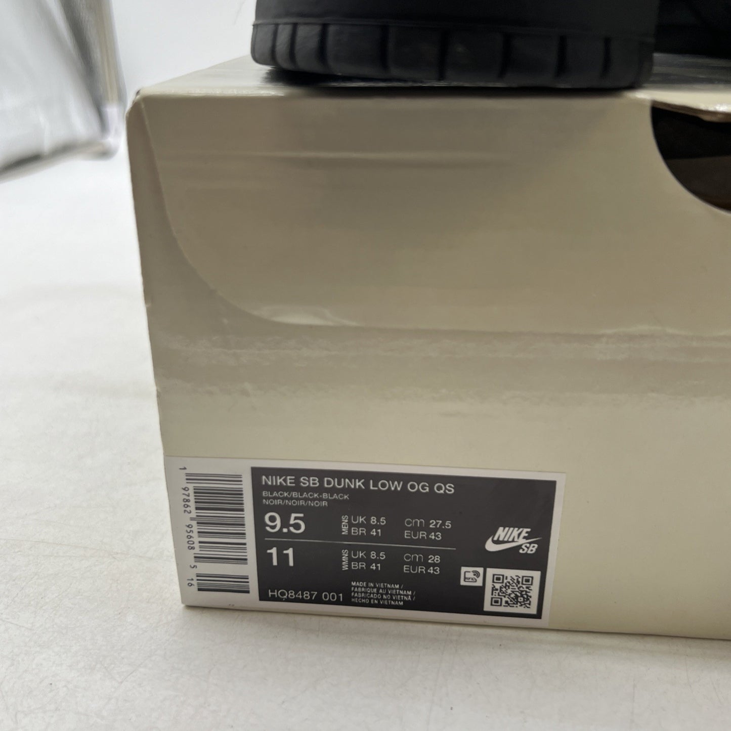 Size 9.5 - Supreme x Nike Dunk SB Low Black (HQ8487-001)