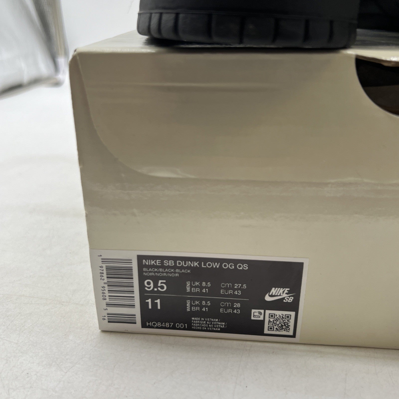 Size 9.5 - Supreme x Nike Dunk SB Low Black (HQ8487-001)