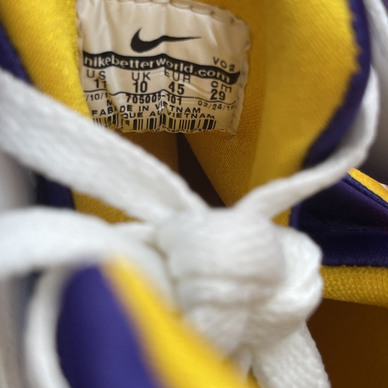 Size 11 - Nike Air Flight Huarache Lakers White Suede Leather (705005-101)