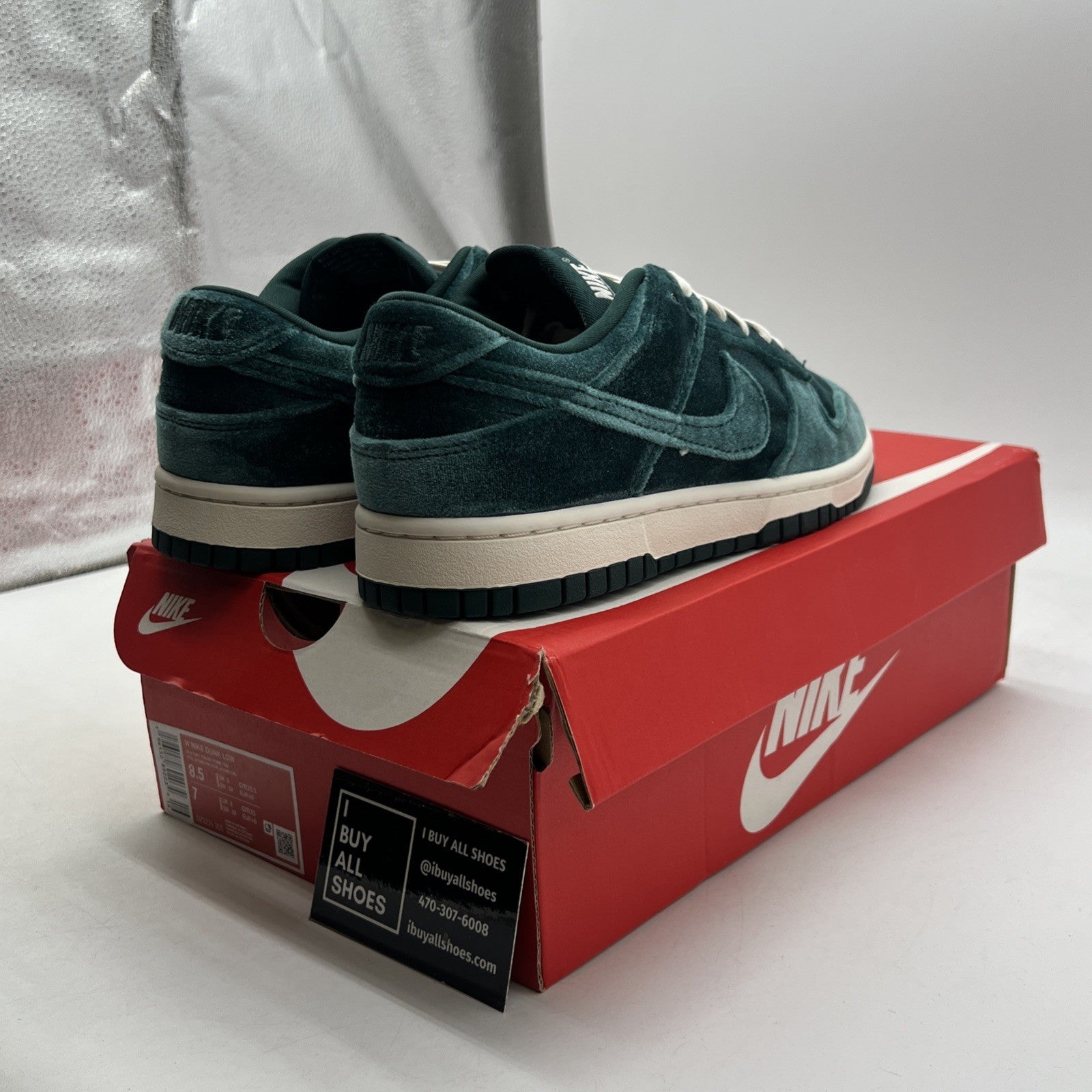 Size 8.5 - Nike Dunk Low Green Velvet W (DZ5224-300)