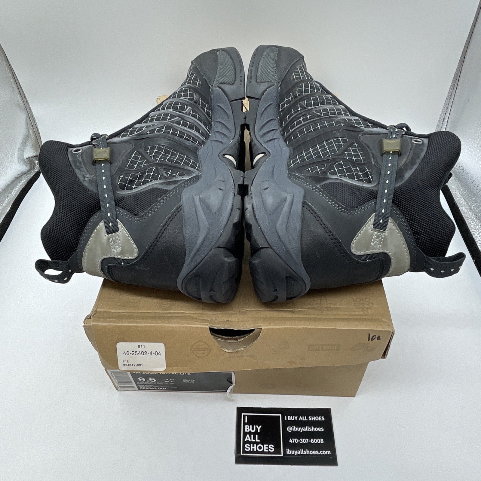 Size 9.5 - Nike Air Zoom Tallac Lite Black Metallic Silver Black (324842-001)
