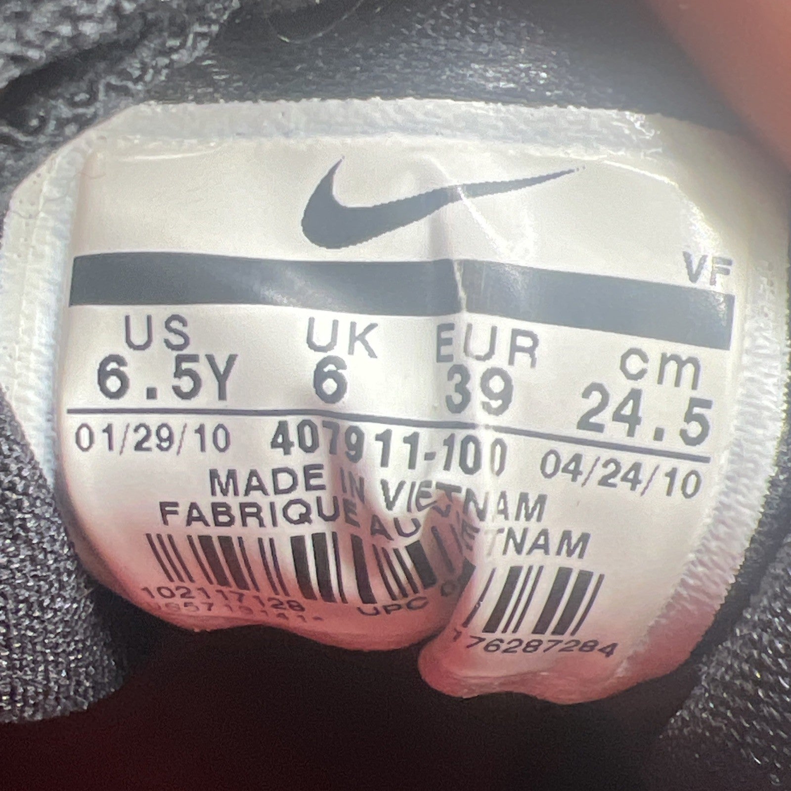 Size 6.5Y - Nike Air Diamond Turf 2 Black White Sneaker Shoes Boys (407911-100)
