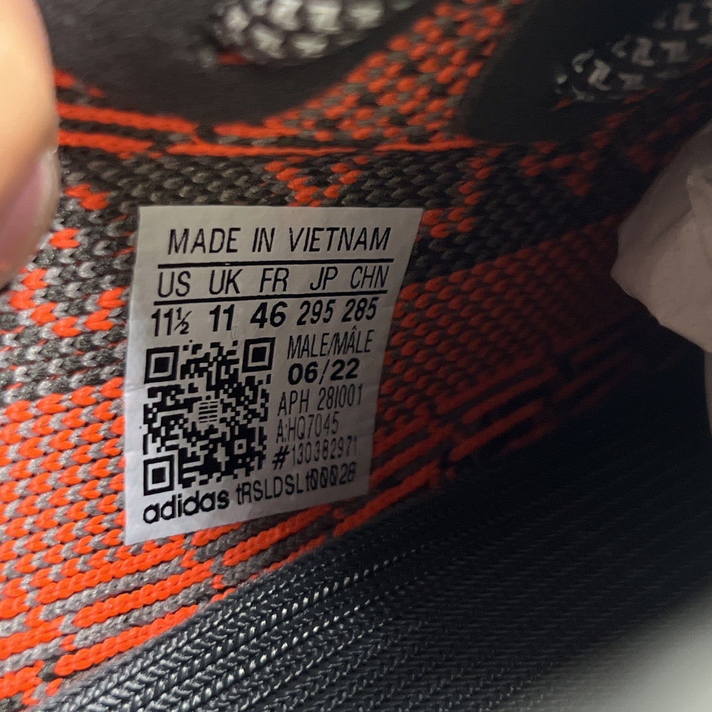 Size 11.5 - adidas Yeezy Boost 350 V2 Low Carbon Beluga (HQ7045)