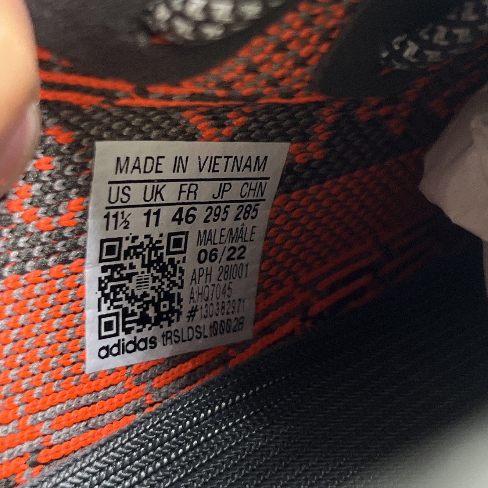 Size 11.5 - adidas Yeezy Boost 350 V2 Low Carbon Beluga (HQ7045)