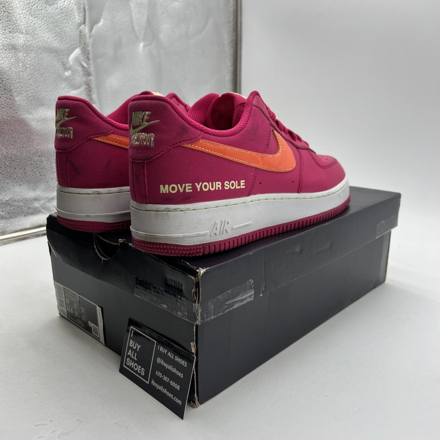 Size 10 - Nike Air Force 1 '07 LV8 World Tour (DD9540-600)