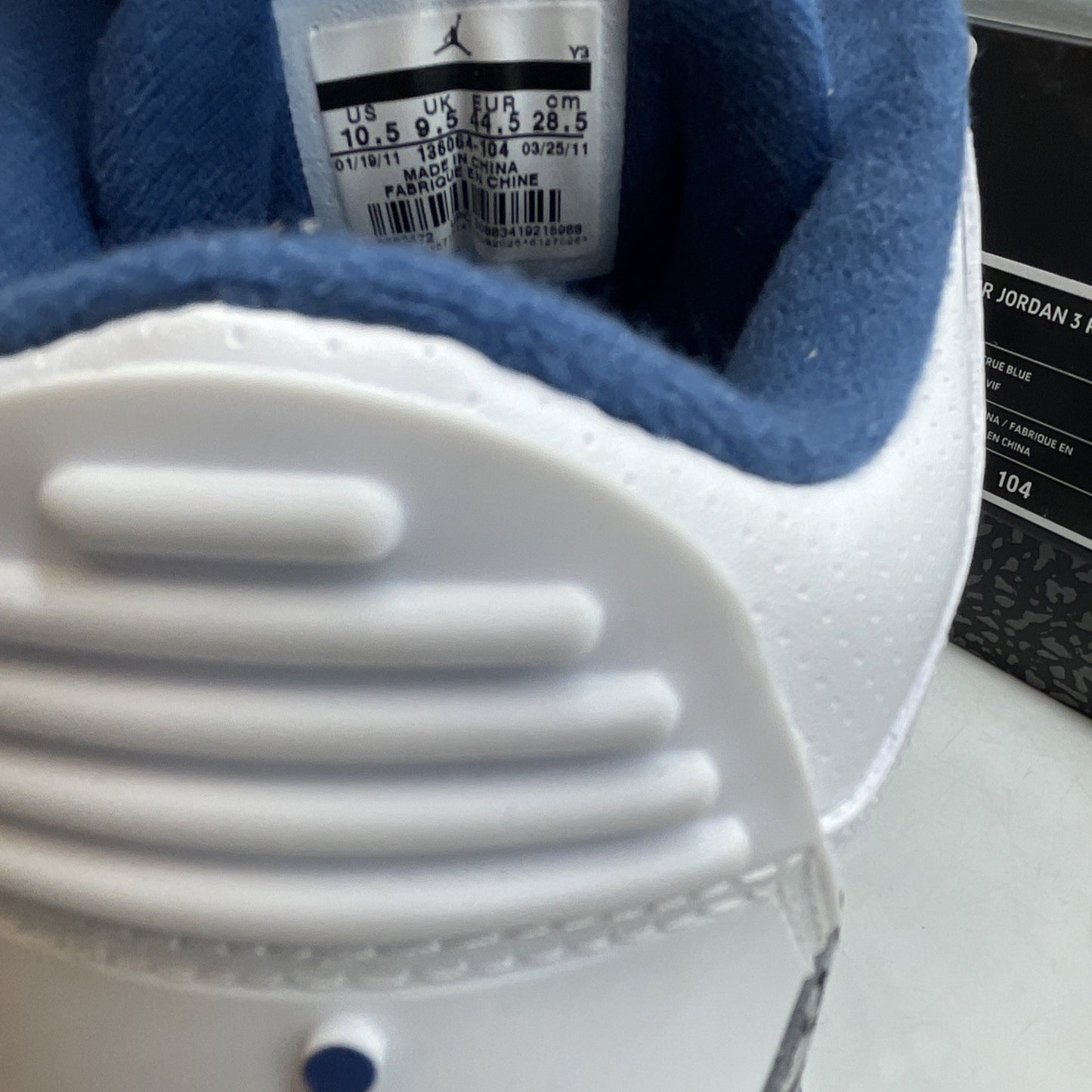 Size 10.5 - Air Jordan 3 Retro 2011 True Blue (136064-104)