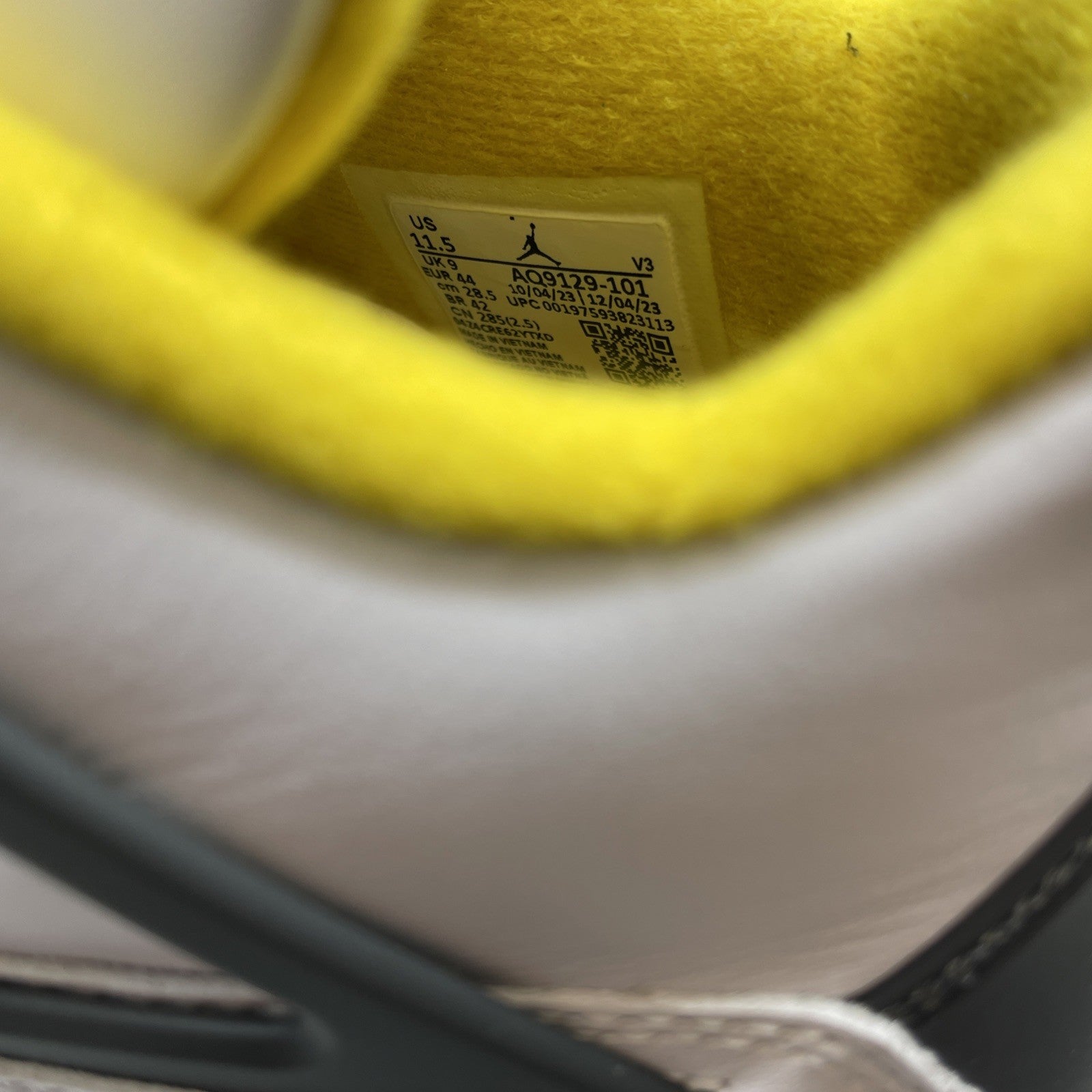 Size 11.5W - Air Jordan 4 Retro Vivid Sulfur (AQ9129-101h)