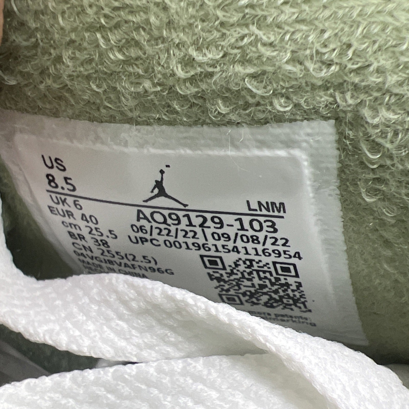 Size 8.5 - Air Jordan 4 Retro Mid Seafoam W (AQ9129-103)