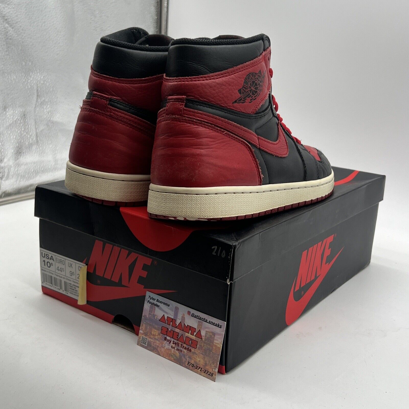 Size 10.5 - Jordan 1 Retro OG High Banned, Bred (555088-001)