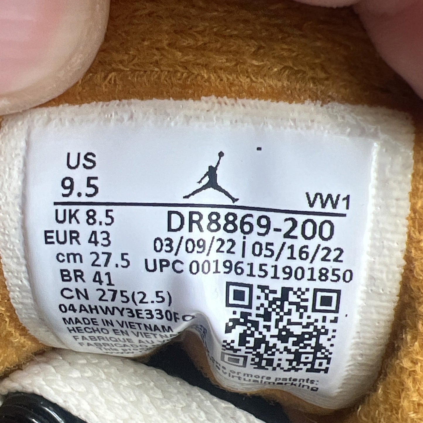 Size 9.5 - Air Jordan 3 Retro SE Winterized (DR8869-200)
