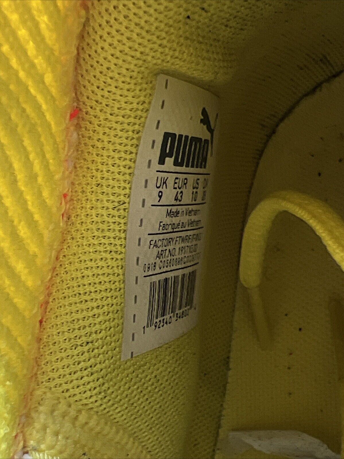Size 10 - PUMA Clyde Court Disrupt Yellow Black (191715-02)