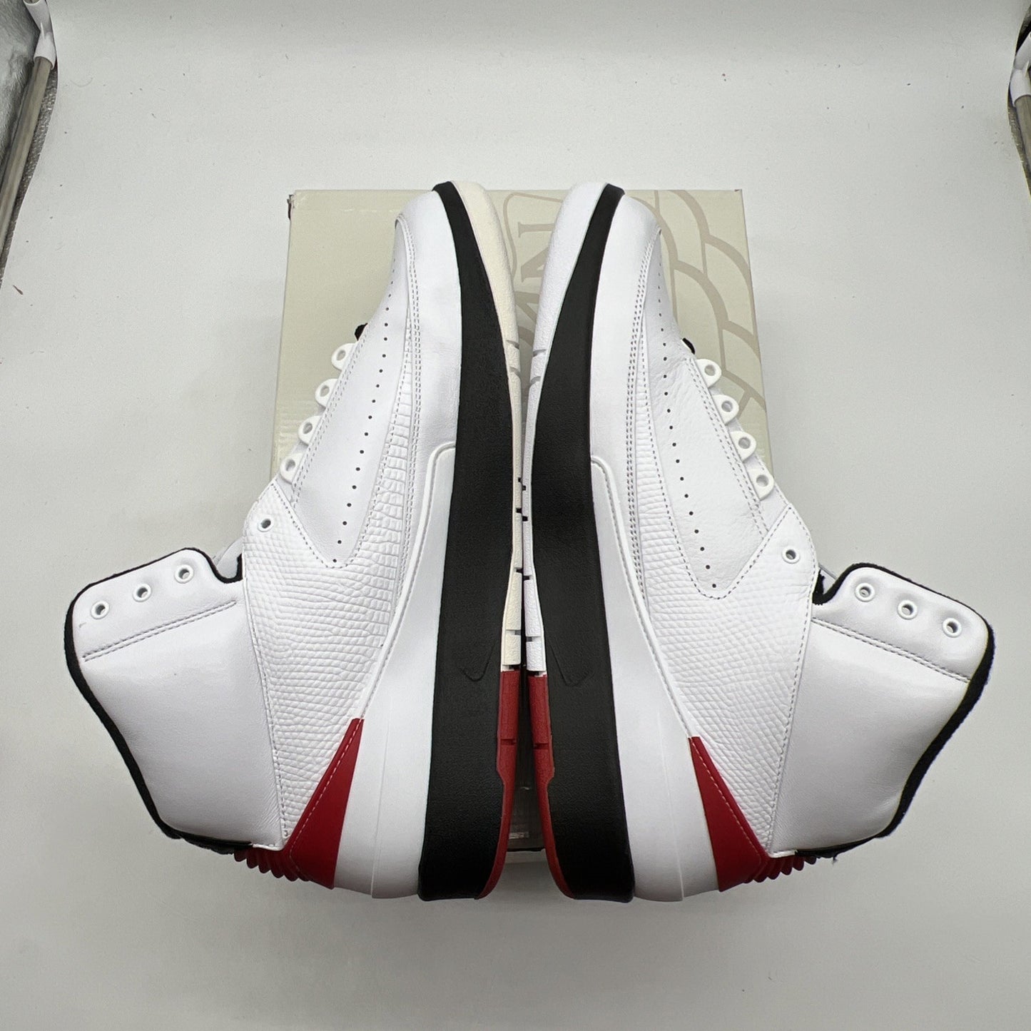 Size 13 - Air Jordan 2 Retro Mid Chicago (DX2454-106)