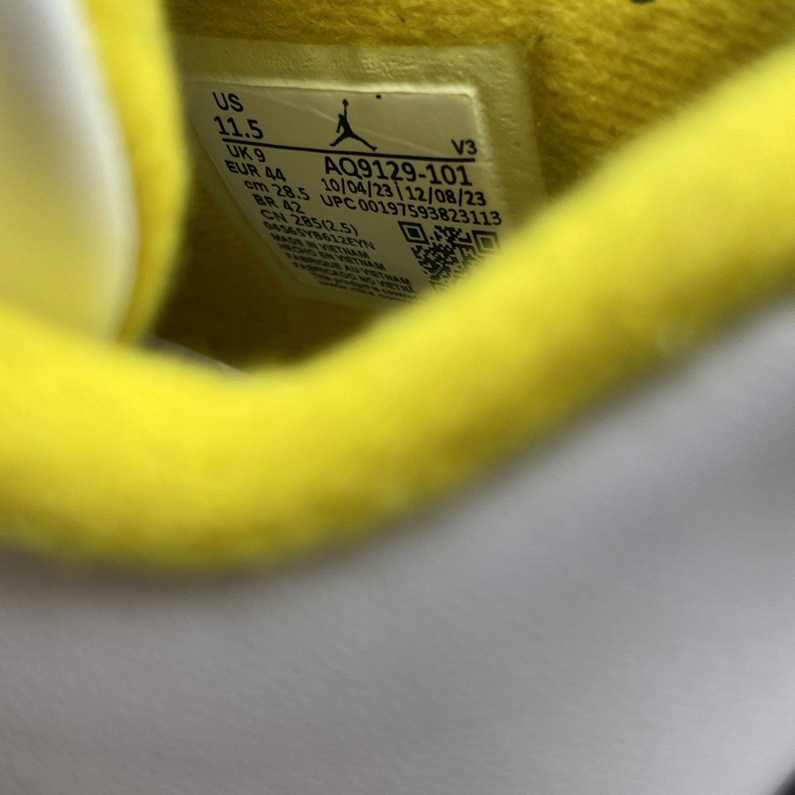 Size 11.5W - Air Jordan 4 Retro Vivid Sulfur (AQ9129-101)