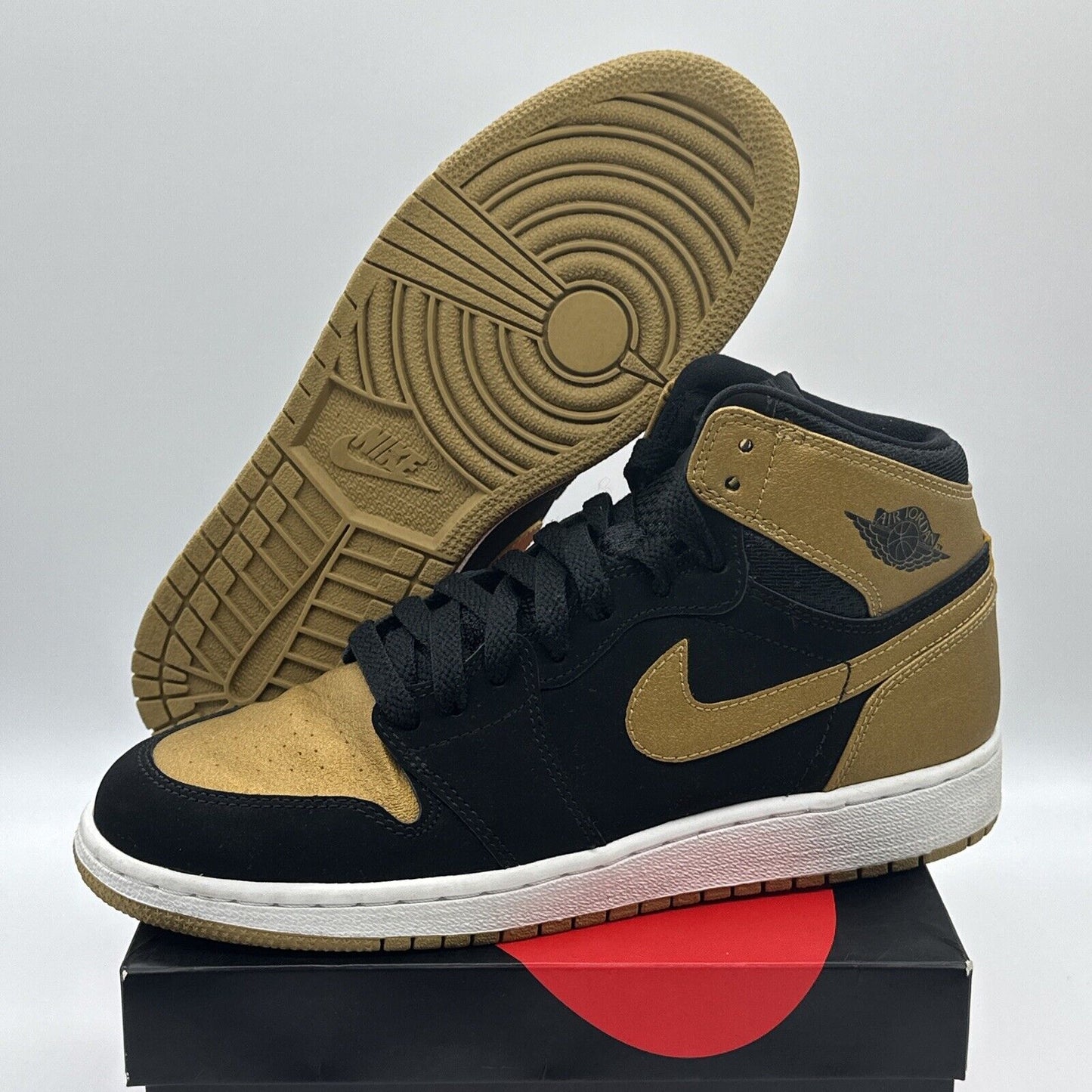 Nike Air Jordan Retro 1 High BG “Melo” 5.5Y Black Gold GS 705300-026✅