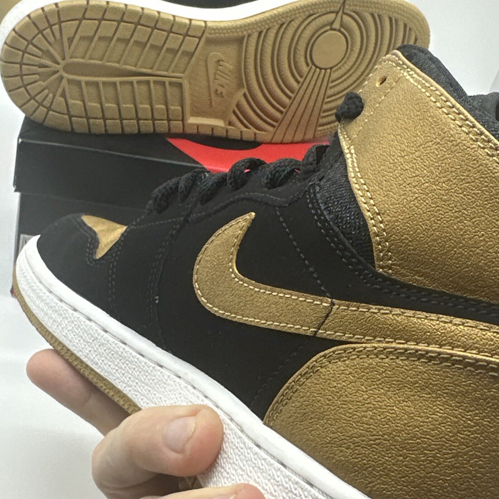 Nike Air Jordan Retro 1 High BG “Melo” 5.5Y Black Gold GS 705300-026✅