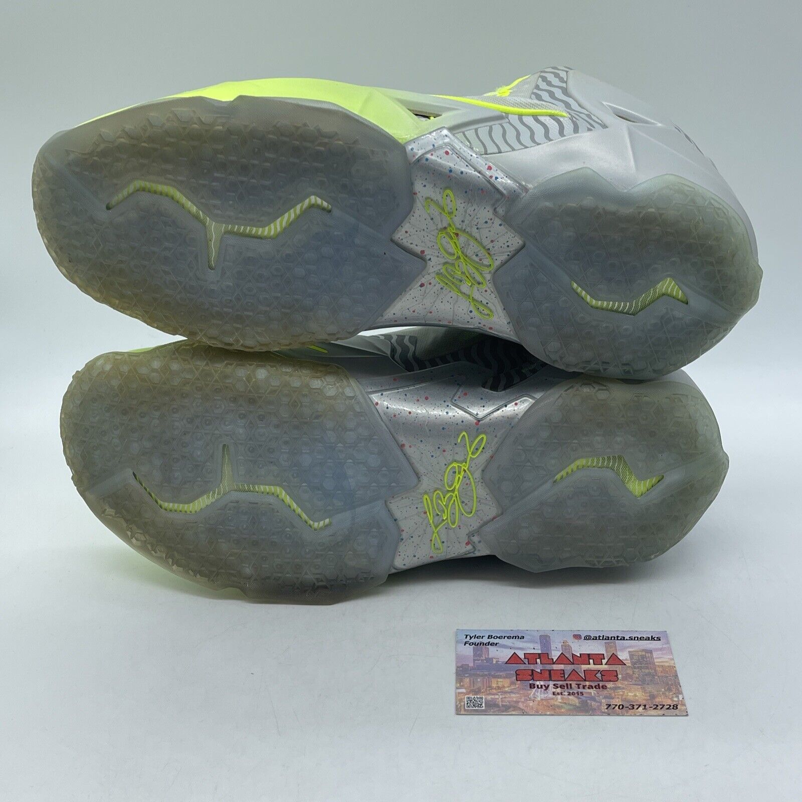 Size 10 - Nike LeBron 11 Maison du LeBron Grey Neon Yellow rather (683252-074)