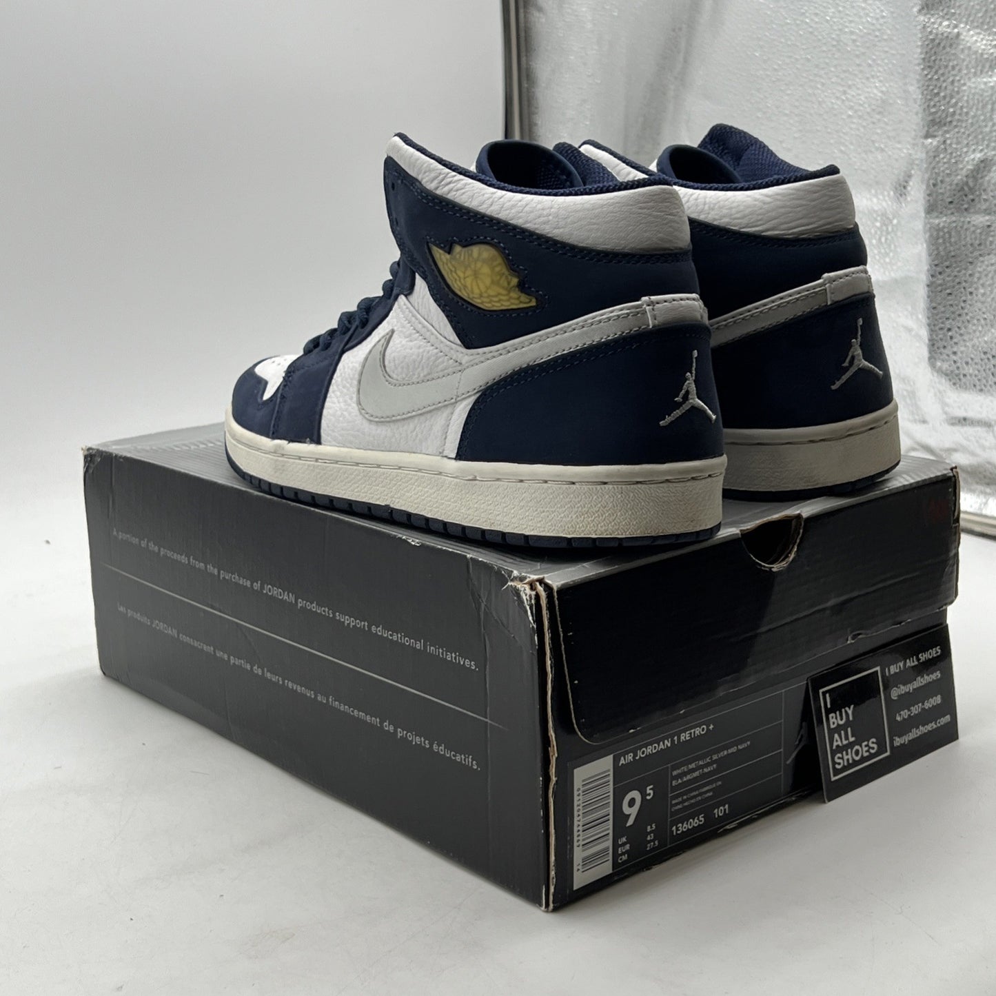 Size 9.5 - Air Jordan 1 Retro + Midnight Navy (136065-101)