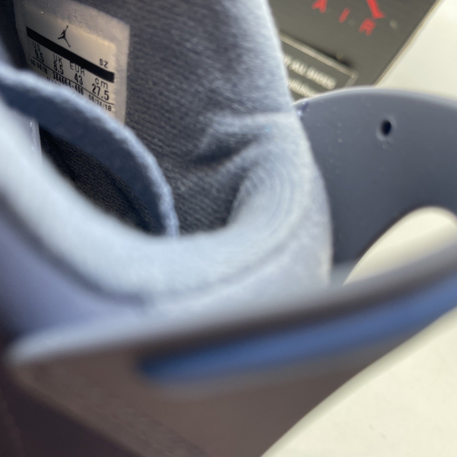 Size 9.5 - Air Jordan 6 Retro Diffused Blue (384664-400)