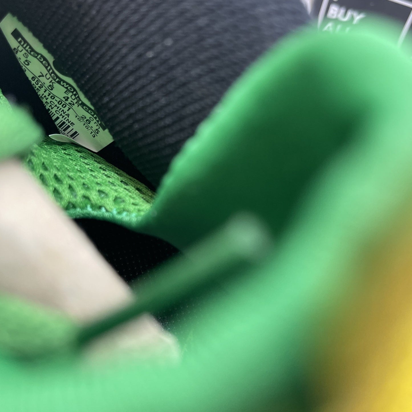 Size 8.5 - Nike Air Foamposite One Oregon Ducks (652110-001)