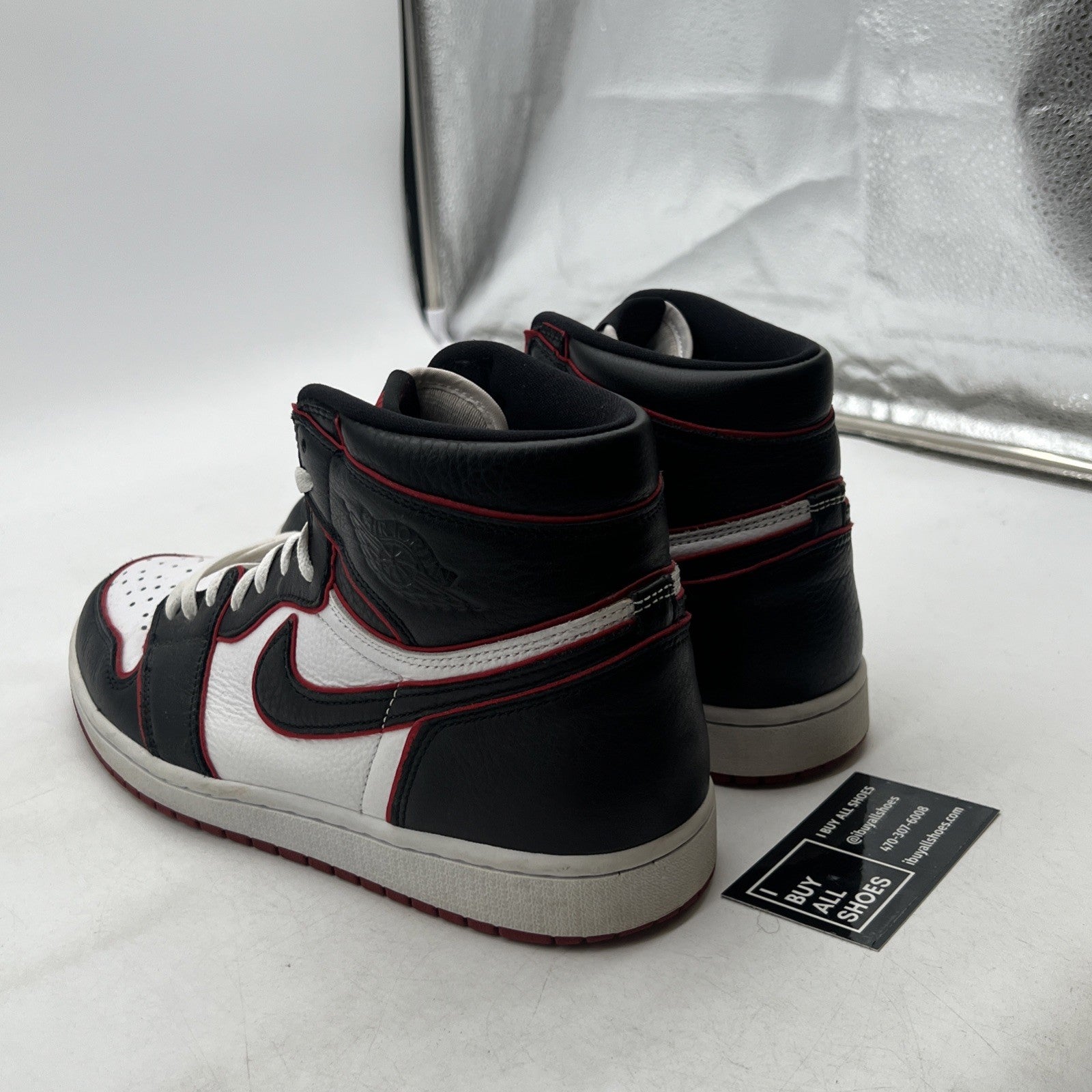 Size 10.5 - Air Jordan 1 Retro High OG Bloodline 2019 (555088-160)