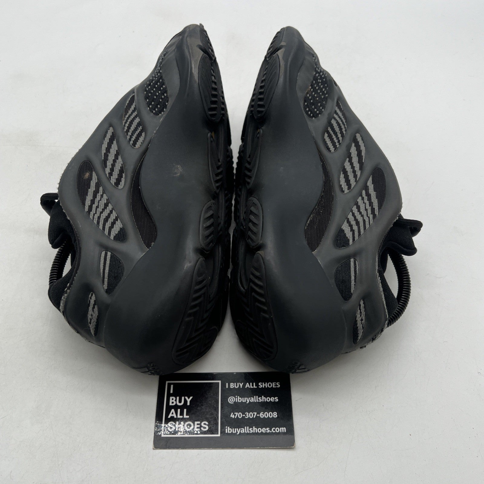 Size 8 - adidas Yeezy 700 V3 Dark Glow (GX6144)