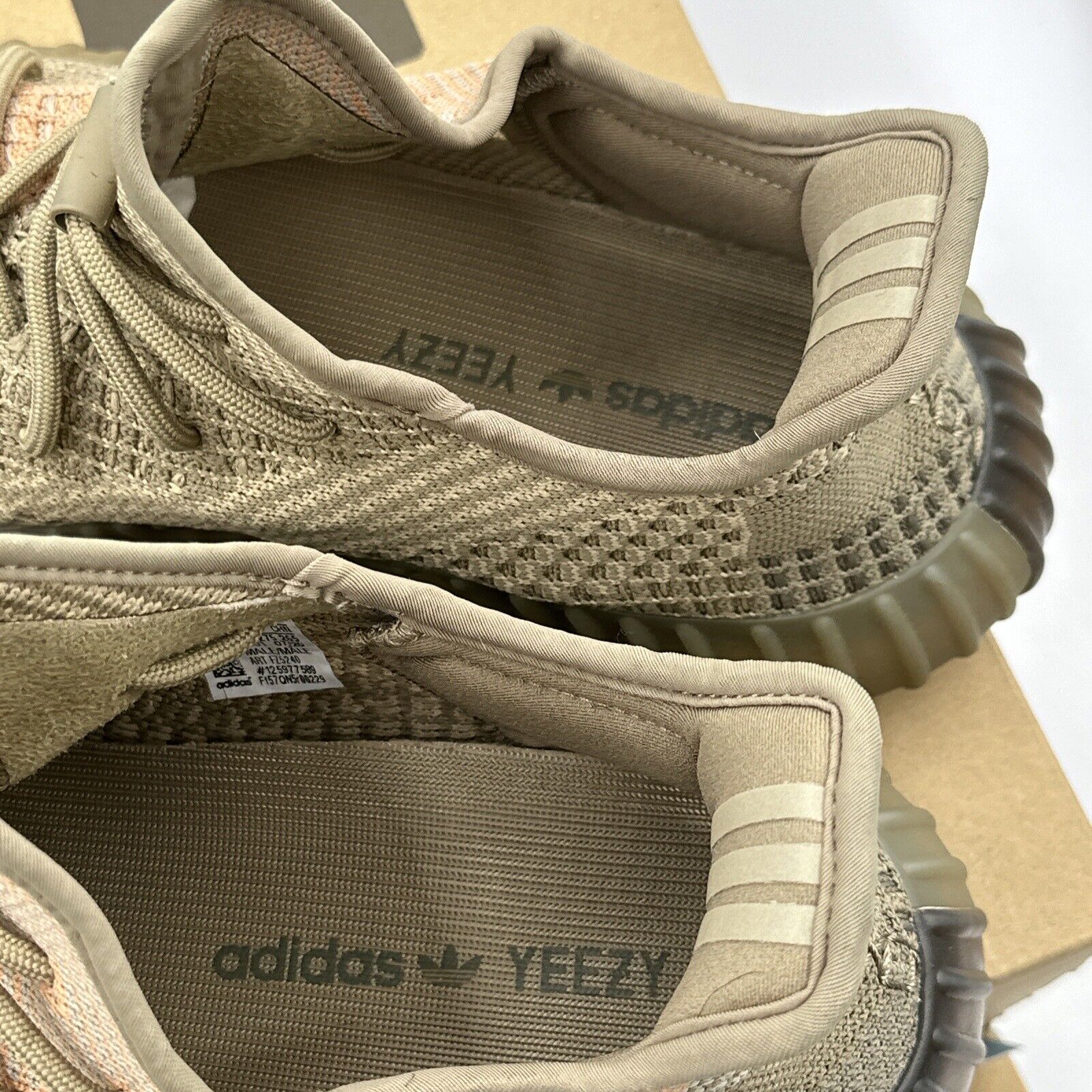 Size 9.5 - Yeezy Boost 350 V2 Sand Taupe Orange Brown Vnds Comfy Self Lace Easy