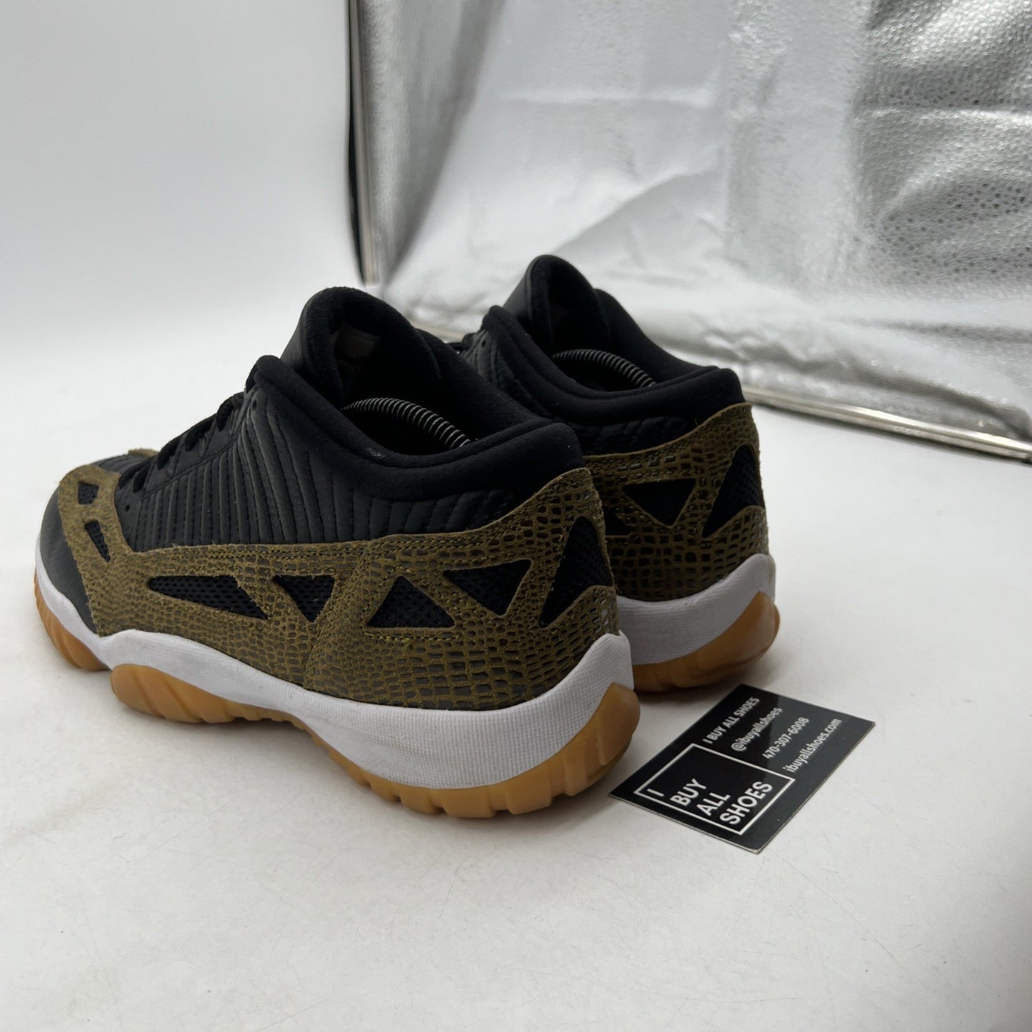 Size 9.5 - Air Jordan 11 IE Low Croc (306008-013)