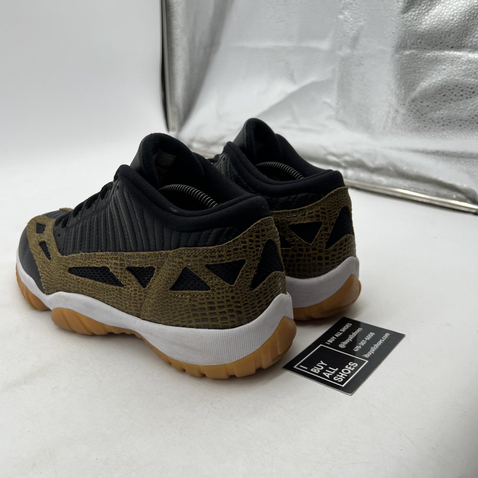 Size 9.5 - Air Jordan 11 IE Low Croc (306008-013)