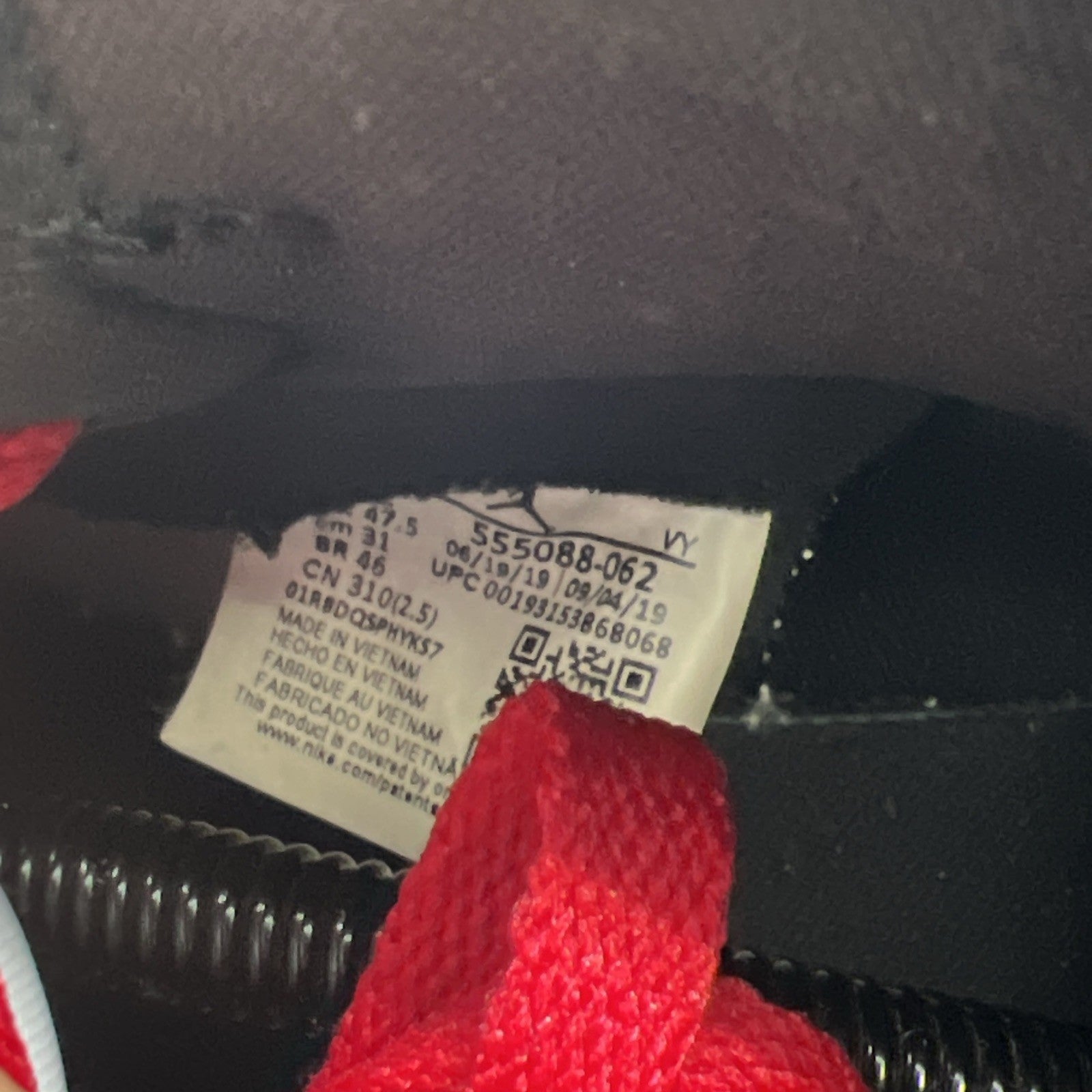 Size 13 - Air Jordan 1 Retro High OG Bloodline 2019 (555088-062)