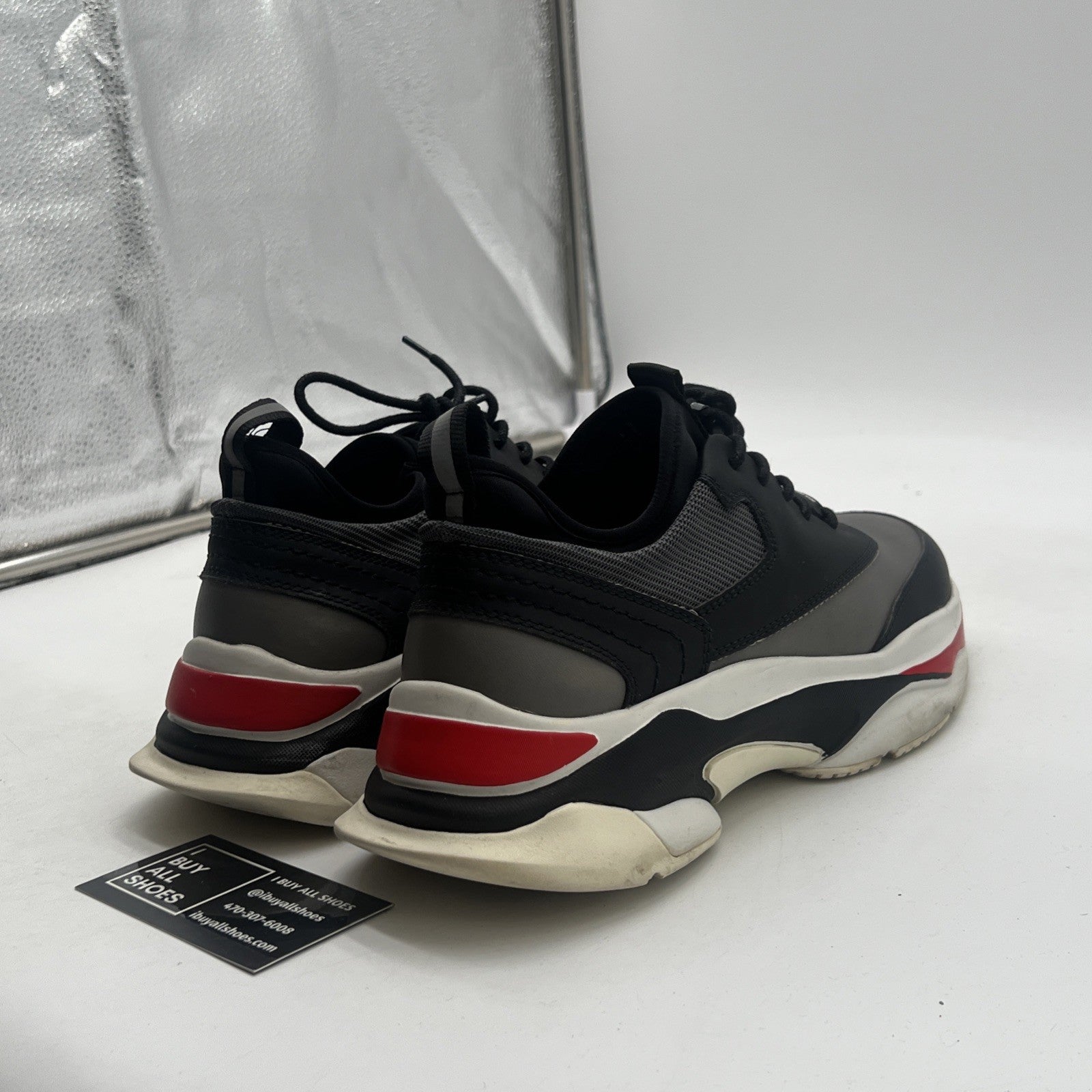 Size 42D - KARL LAGERFELD PARIS SNEAKERS