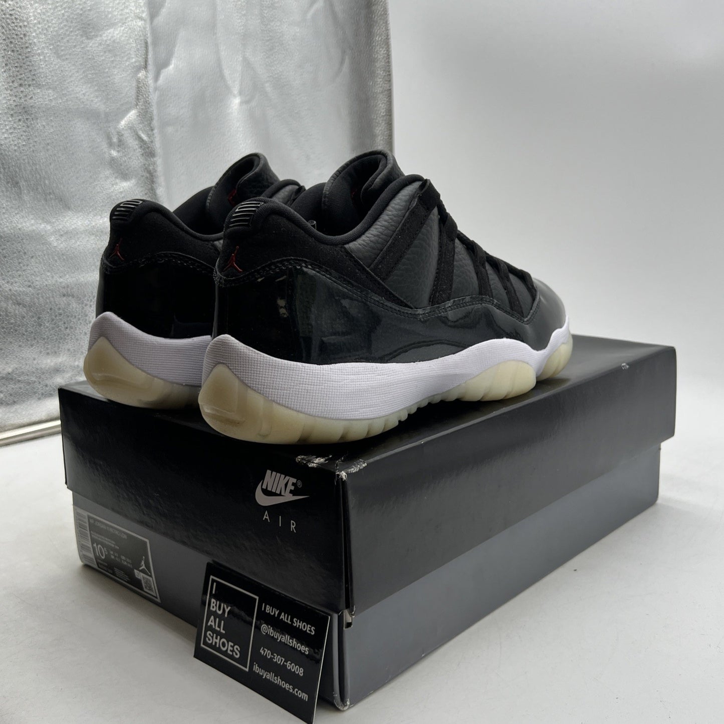Size 10.5 - Air Jordan 11 Retro Low 72-10 (AV2187-001)