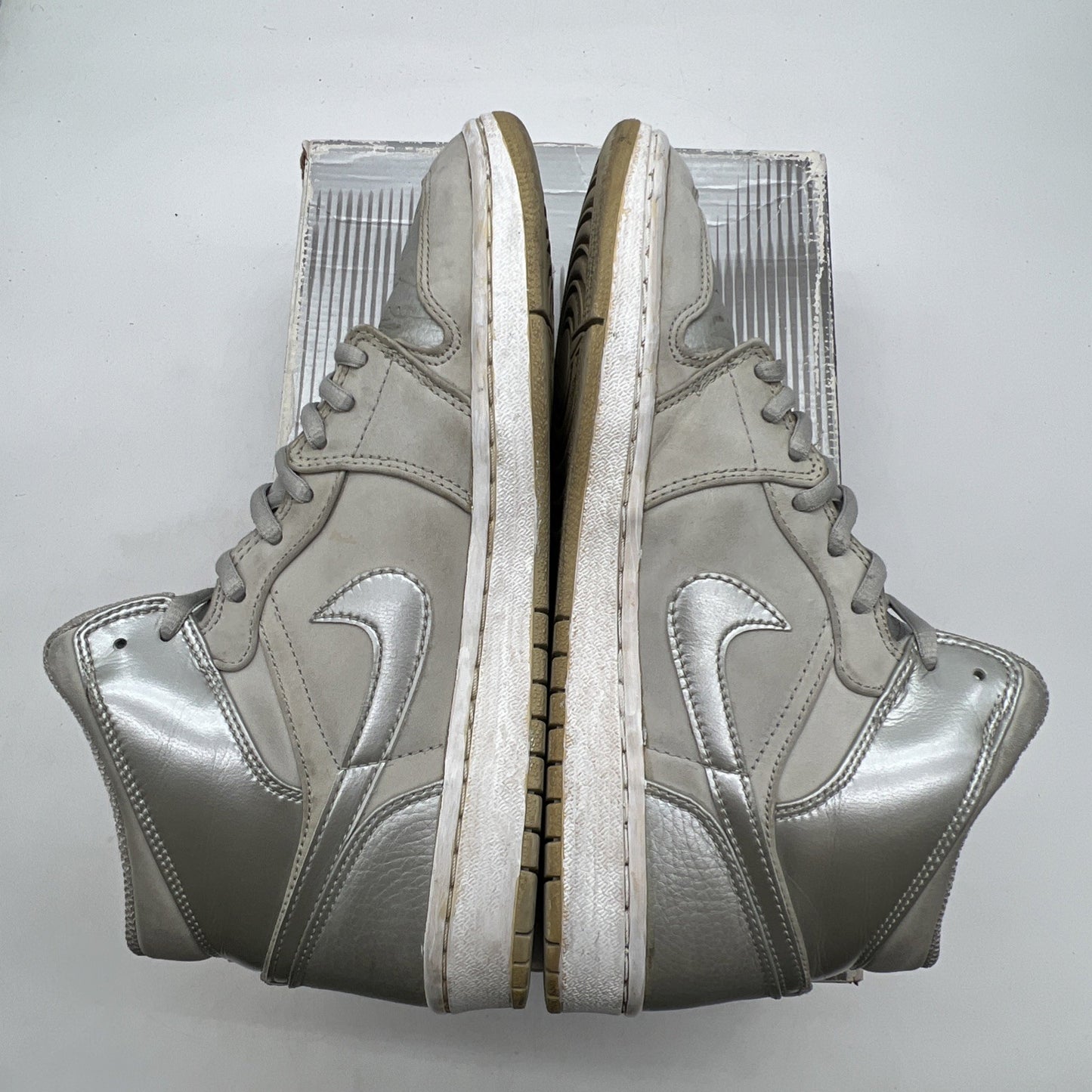 Size 9.5 - Air Jordan 1 Retro + 2001 Neutral Grey (136065-001)