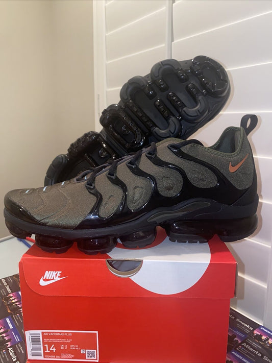 Nike Air VaporMax Plus Rough Green Shoes Mens 14 DQ4688-300 Black New