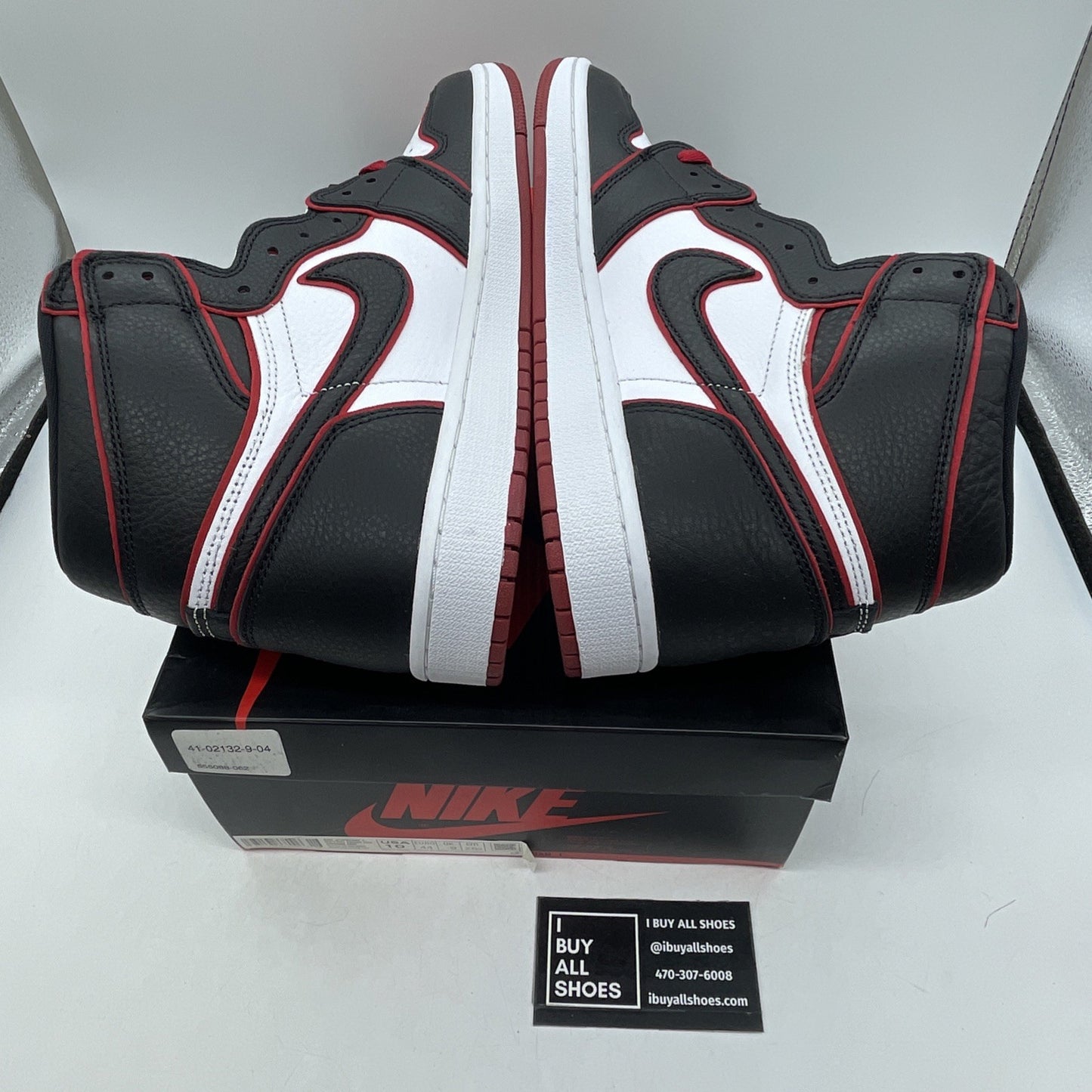 Size 10 - Air Jordan 1 Retro High OG Bloodline 2019 (555088-062)