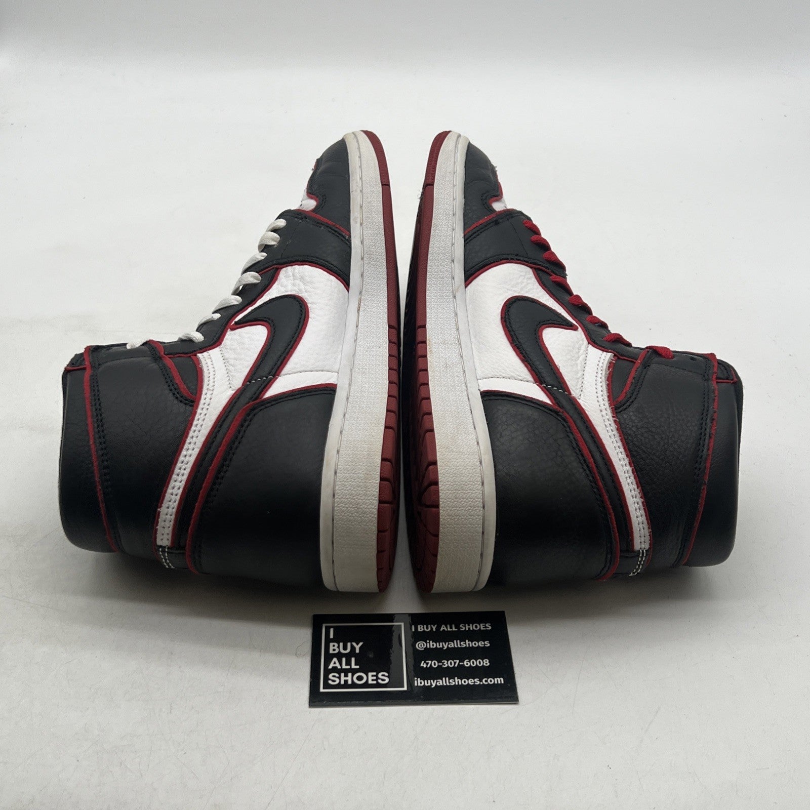 Size 10.5 - Air Jordan 1 Retro High OG Bloodline 2019 (555088-160)