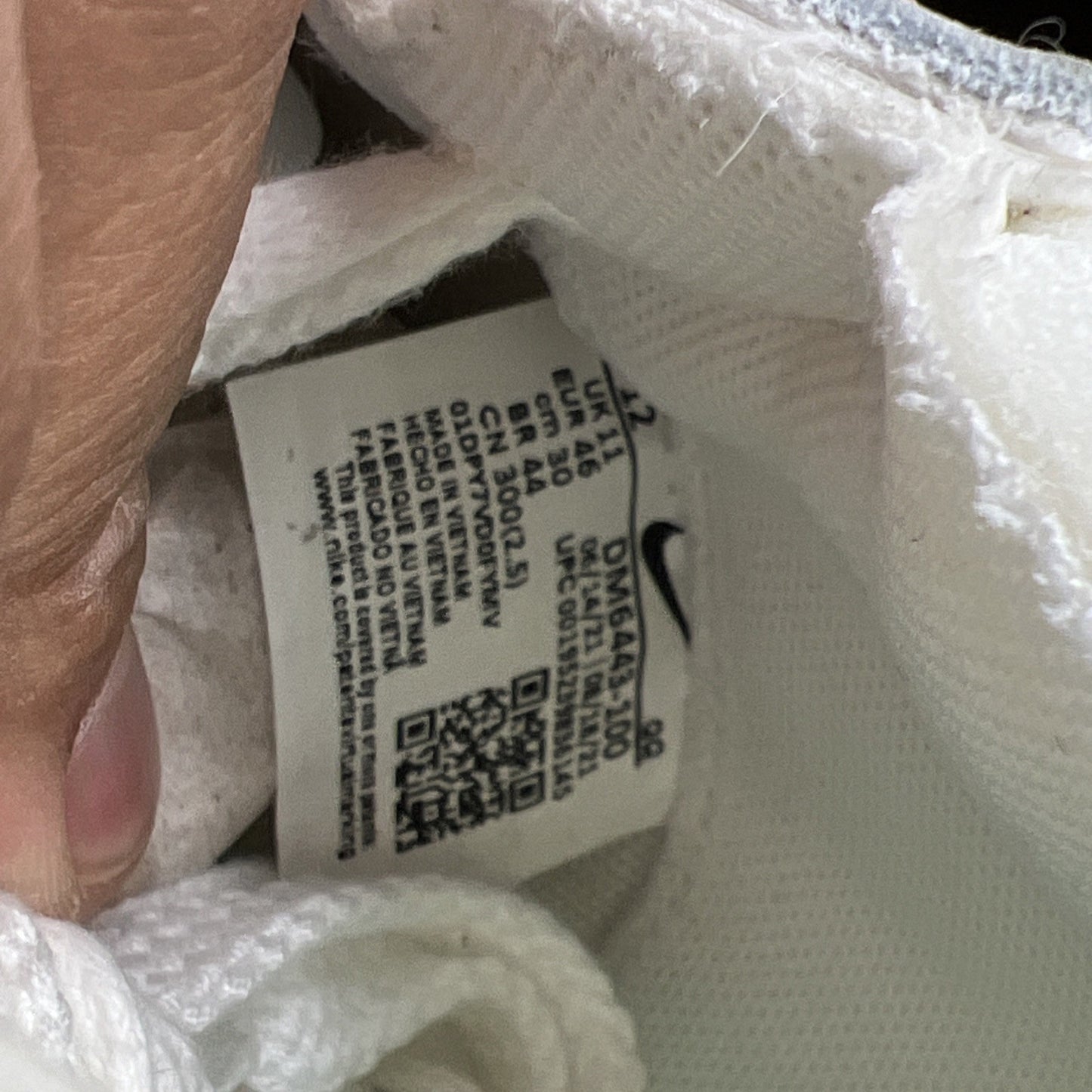 Size 12 - Nike sacai x Blazer Low White Patent (DM6443-100)