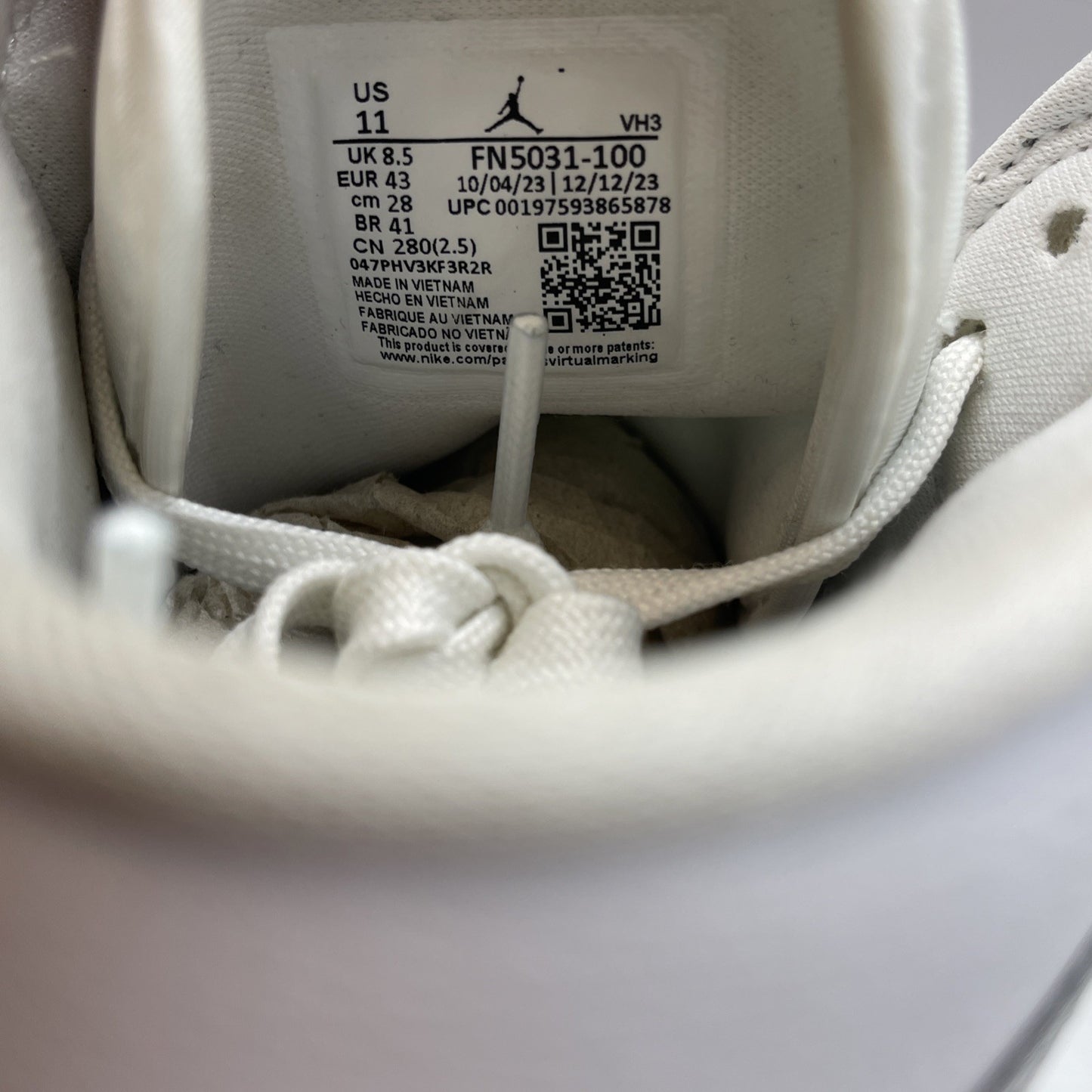 Size 11W - Air Jordan 1 SE Mid Metallic Silver White Leather (FN5031-100)